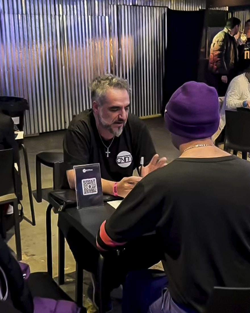 Beto Vilchez en una reunión de trabajo durante Workshow 2025